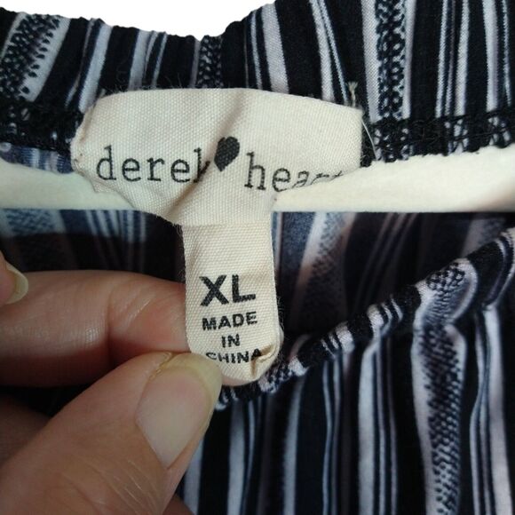 Derek Heart Off Shoulder Romper Black Striped, Slit Sleeves, Pockets Women’s XL - Picture 6 of 8